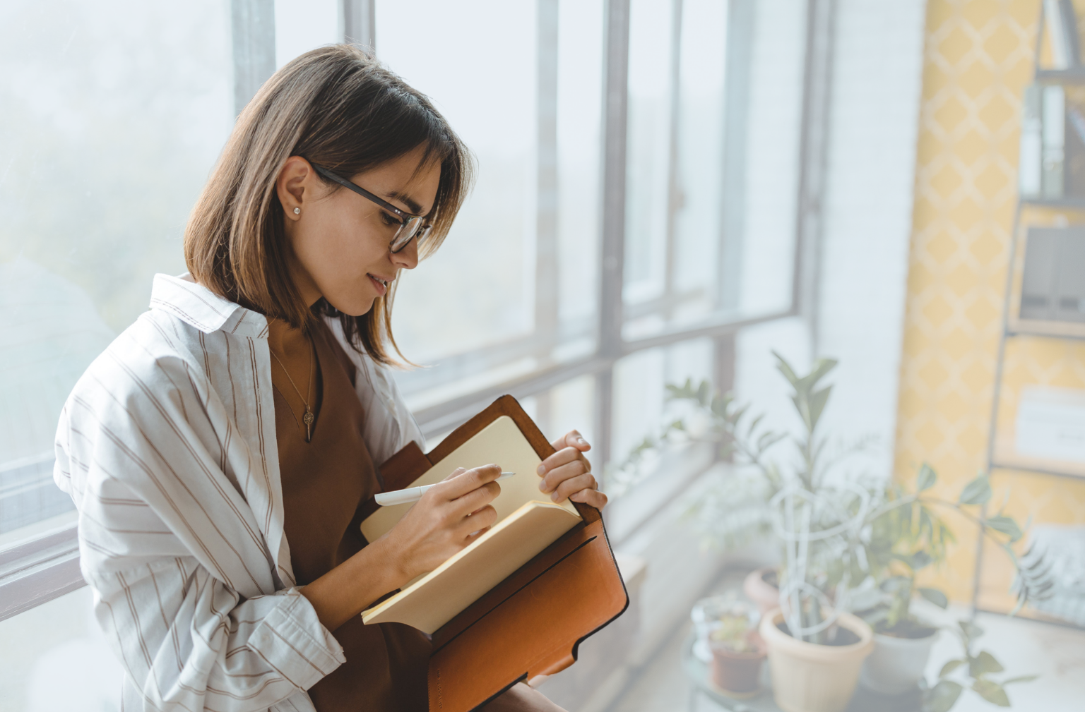 34 Perimenopause Symptoms: The Complete Checklist
